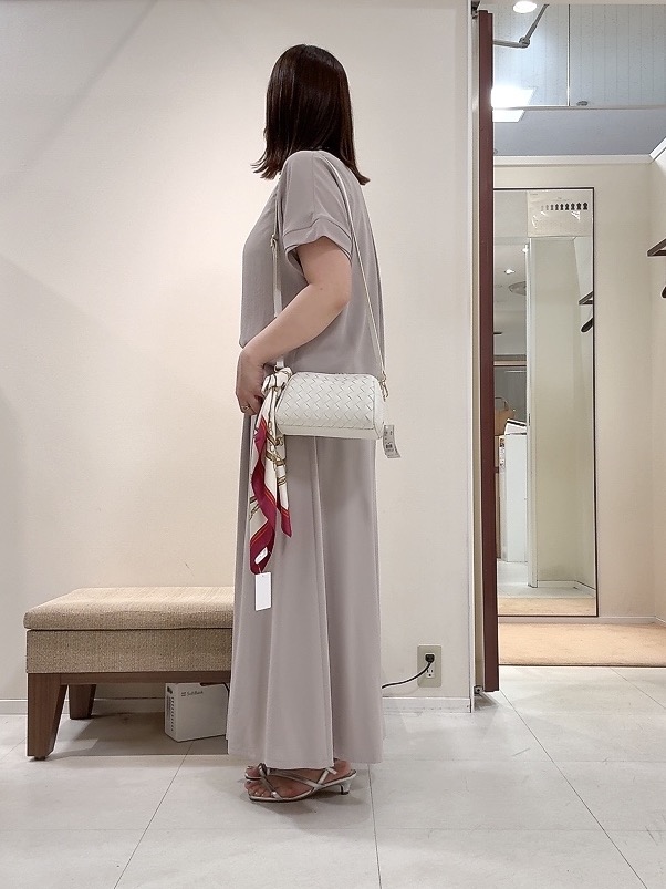 YUIさんの「UNTITLED｜【前後2WAY/はっ水/セットアップ可】リラクシーフレンチスリーブブラウス」を使ったコーディネート