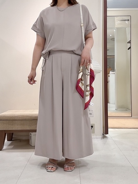 YUIさんの「UNTITLED｜【前後2WAY/はっ水/セットアップ可】リラクシーフレンチスリーブブラウス」を使ったコーディネート