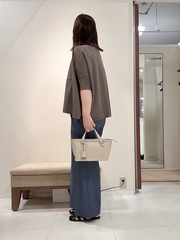 YUIさんの「UNTITLED｜【アンサンブル可/洗える】シアーレーヨンニット」を使ったコーディネート