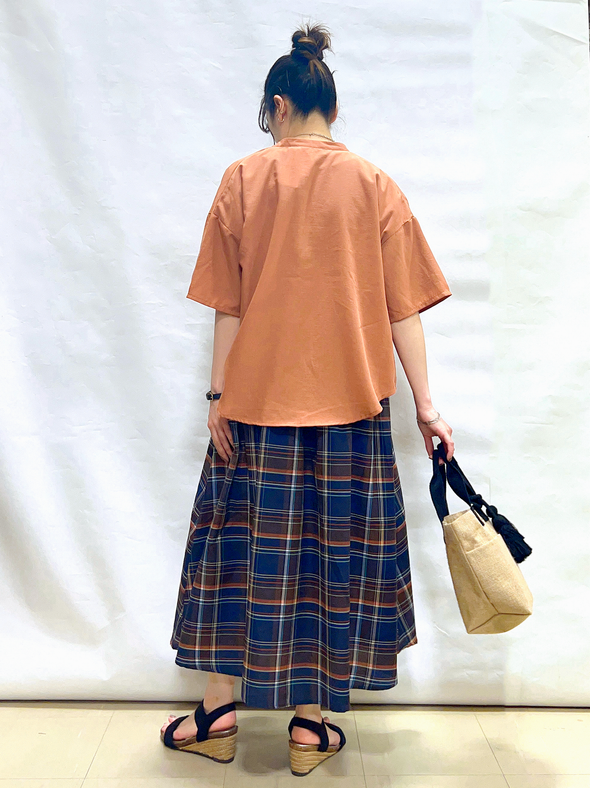 まっつんさんの「SHOO･LA･RUE｜【洗濯機可/S-LL】大人の抜け感 ゆるっと5分袖シャツ」を使ったコーディネート