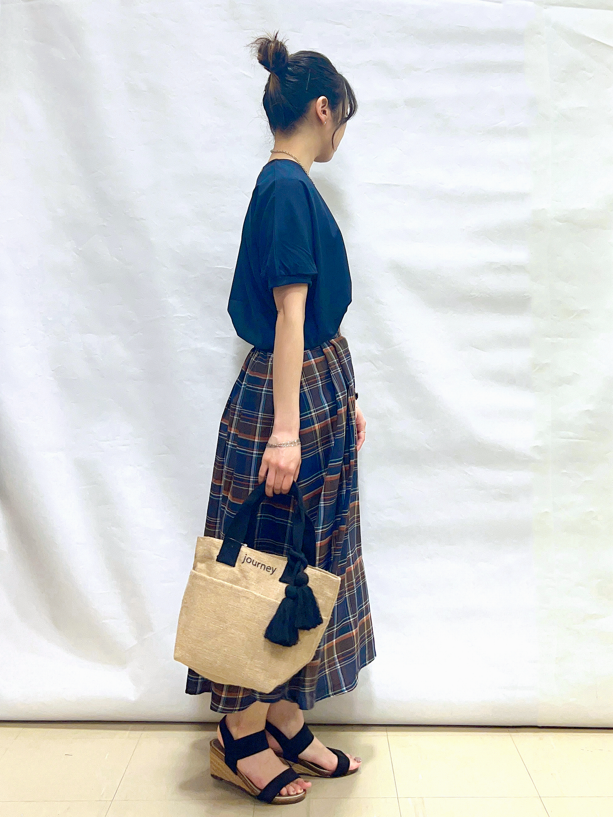 まっつんさんの「SHOO･LA･RUE｜【ひんやり/洗濯後しわになりにくい】インせず着られる さらっとタッチのドルマンブラウス」を使ったコーディネート