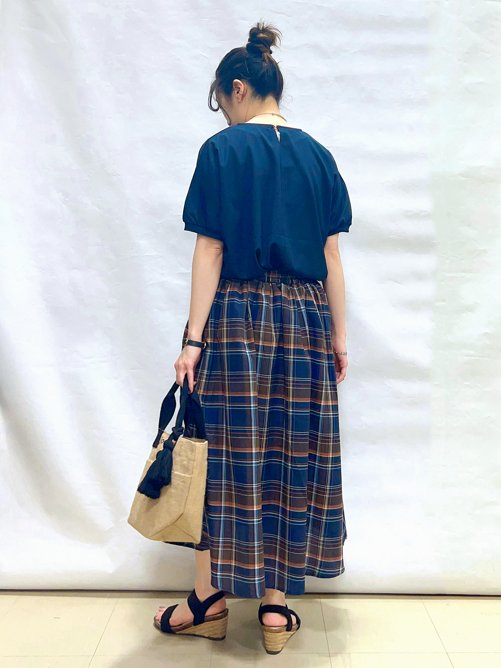 まっつんさんの「SHOO･LA･RUE｜【ひんやり/洗濯後しわになりにくい】インせず着られる さらっとタッチのドルマンブラウス」を使ったコーディネート