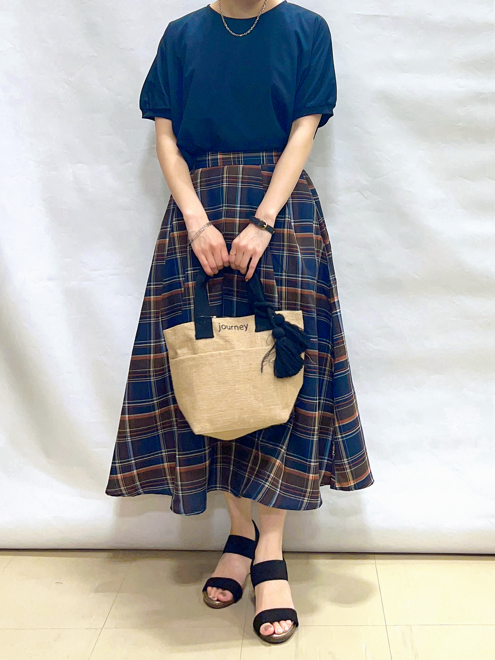 まっつんさんの「SHOO･LA･RUE｜【ひんやり/洗濯後しわになりにくい】インせず着られる さらっとタッチのドルマンブラウス」を使ったコーディネート