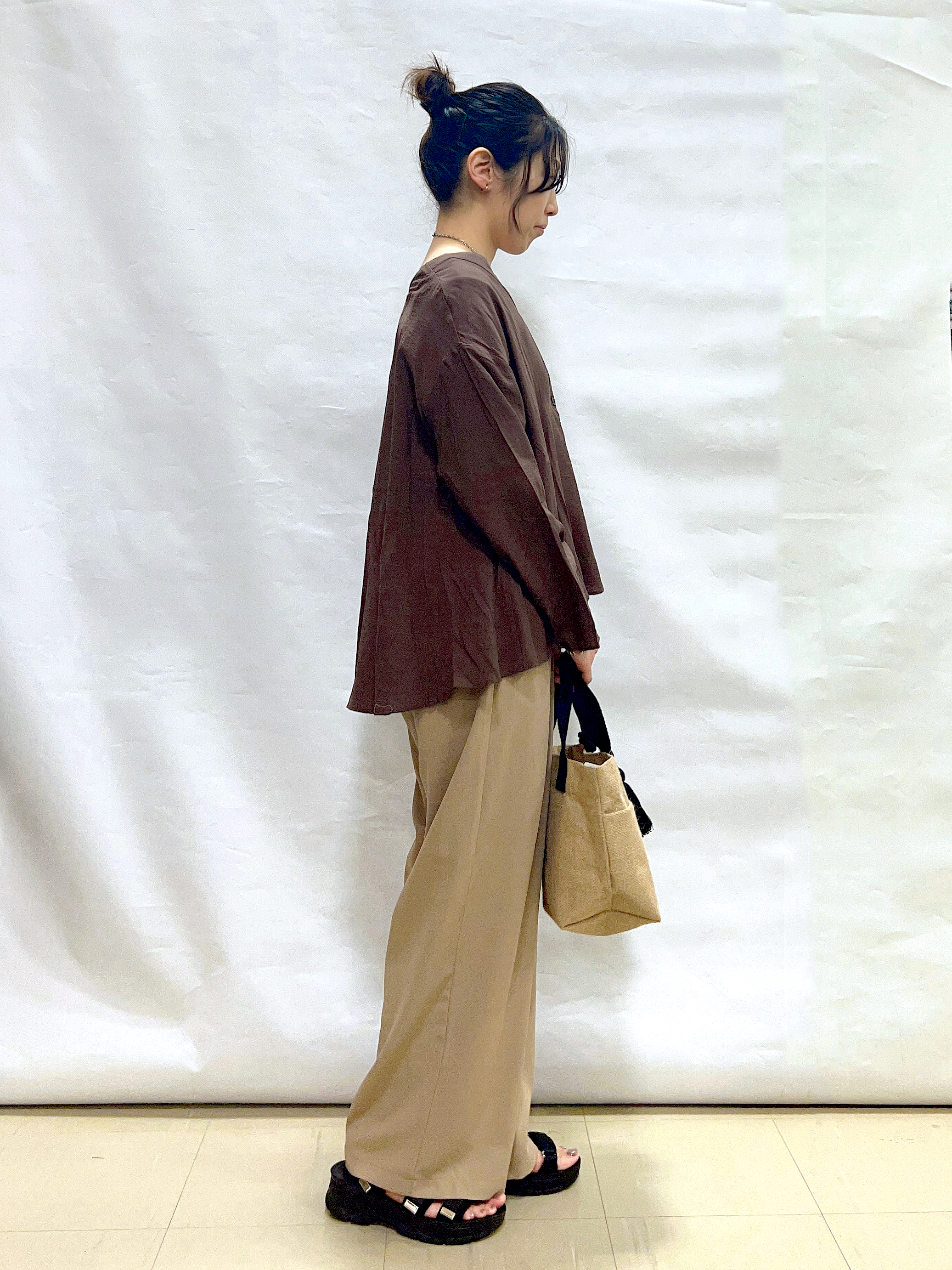 まっつんさんの「SHOO･LA･RUE｜【洗濯機可/S-LL】お顔周りすっきり 大人のシアーシャツカーディガン」を使ったコーディネート