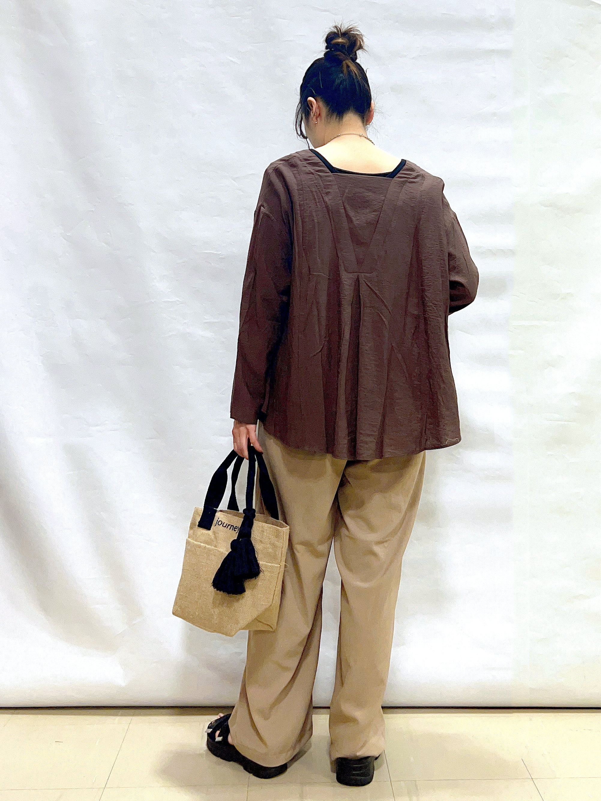 まっつんさんの「SHOO･LA･RUE｜【洗濯機可/S-LL】お顔周りすっきり 大人のシアーシャツカーディガン」を使ったコーディネート