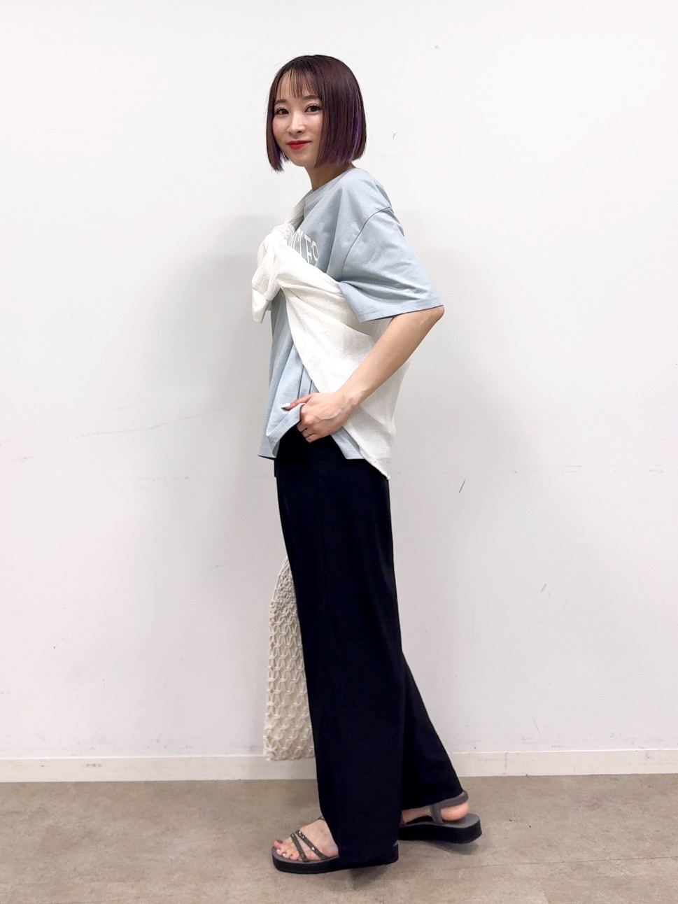 𝐜𝐡𝐢𝐤𝐚さんの「SHOO･LA･RUE｜【綿100%/S-LL/プチプラ】ゆるシルエット シンプルTシャツ」を使ったコーディネート