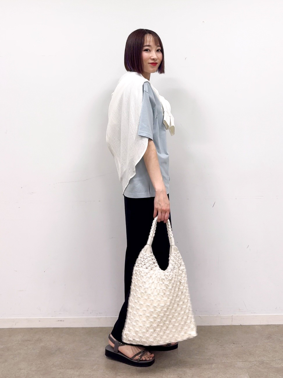 𝐜𝐡𝐢𝐤𝐚さんの「SHOO･LA･RUE｜【綿100%/S-LL/プチプラ】ゆるシルエット シンプルTシャツ」を使ったコーディネート