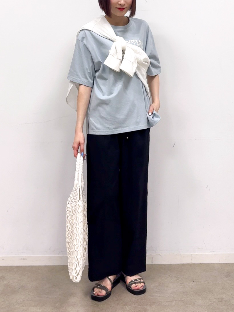 𝐜𝐡𝐢𝐤𝐚さんの「SHOO･LA･RUE｜【綿100%/S-LL/プチプラ】ゆるシルエット シンプルTシャツ」を使ったコーディネート