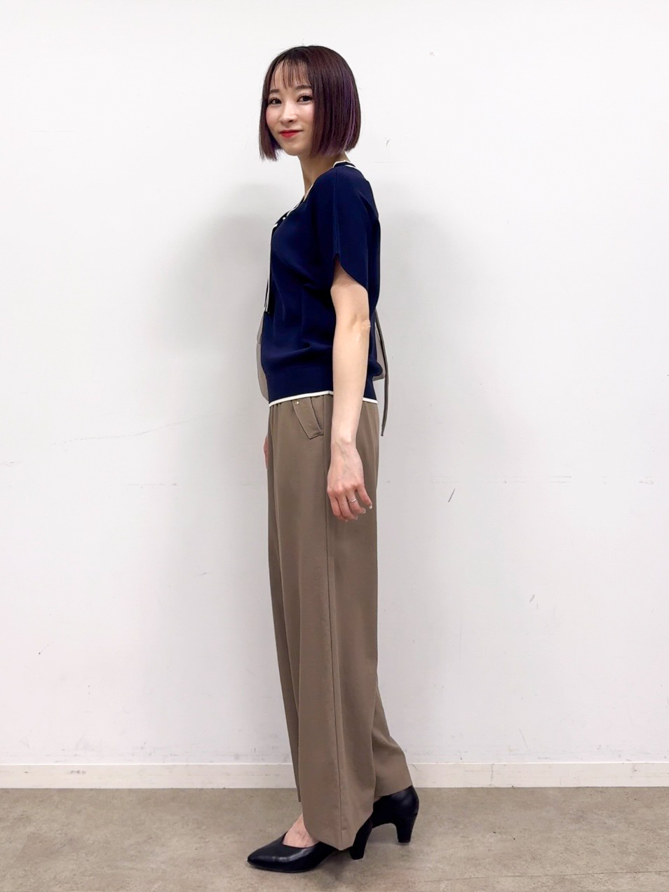 𝐜𝐡𝐢𝐤𝐚さんの「SHOO･LA･RUE｜【毎日洗える/ひんやり/UV/S-LL】 毛玉になりにくい配色ボウタイ半袖ニット」を使ったコーディネート
