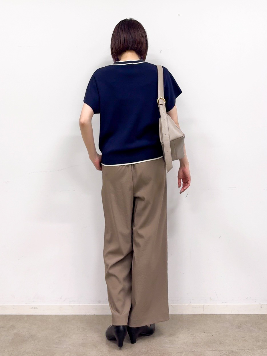 𝐜𝐡𝐢𝐤𝐚さんの「SHOO･LA･RUE｜【毎日洗える/ひんやり/UV/S-LL】 毛玉になりにくい配色ボウタイ半袖ニット」を使ったコーディネート