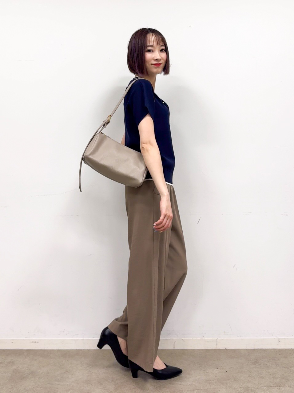 𝐜𝐡𝐢𝐤𝐚さんの「SHOO･LA･RUE｜【毎日洗える/ひんやり/UV/S-LL】 毛玉になりにくい配色ボウタイ半袖ニット」を使ったコーディネート