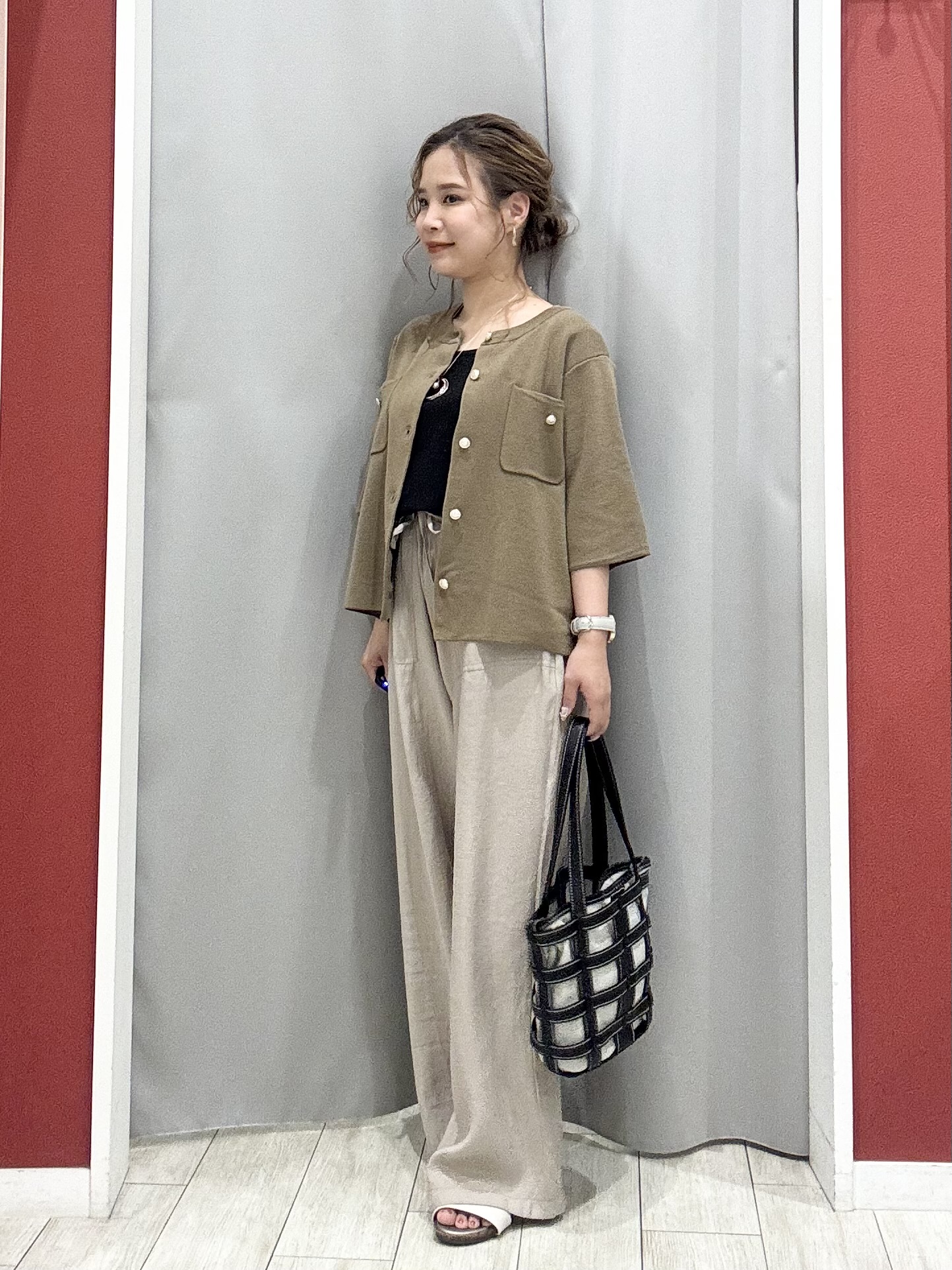 shioさんの「SHOO･LA･RUE｜【S-LL/洗濯機可】金ボタン5分袖カーディガン」を使ったコーディネート