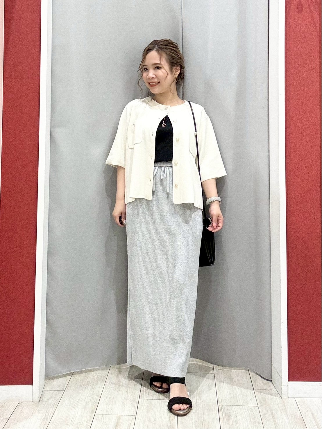 shioさんの「SHOO･LA･RUE｜【S-LL/洗濯機可】金ボタン5分袖カーディガン」を使ったコーディネート