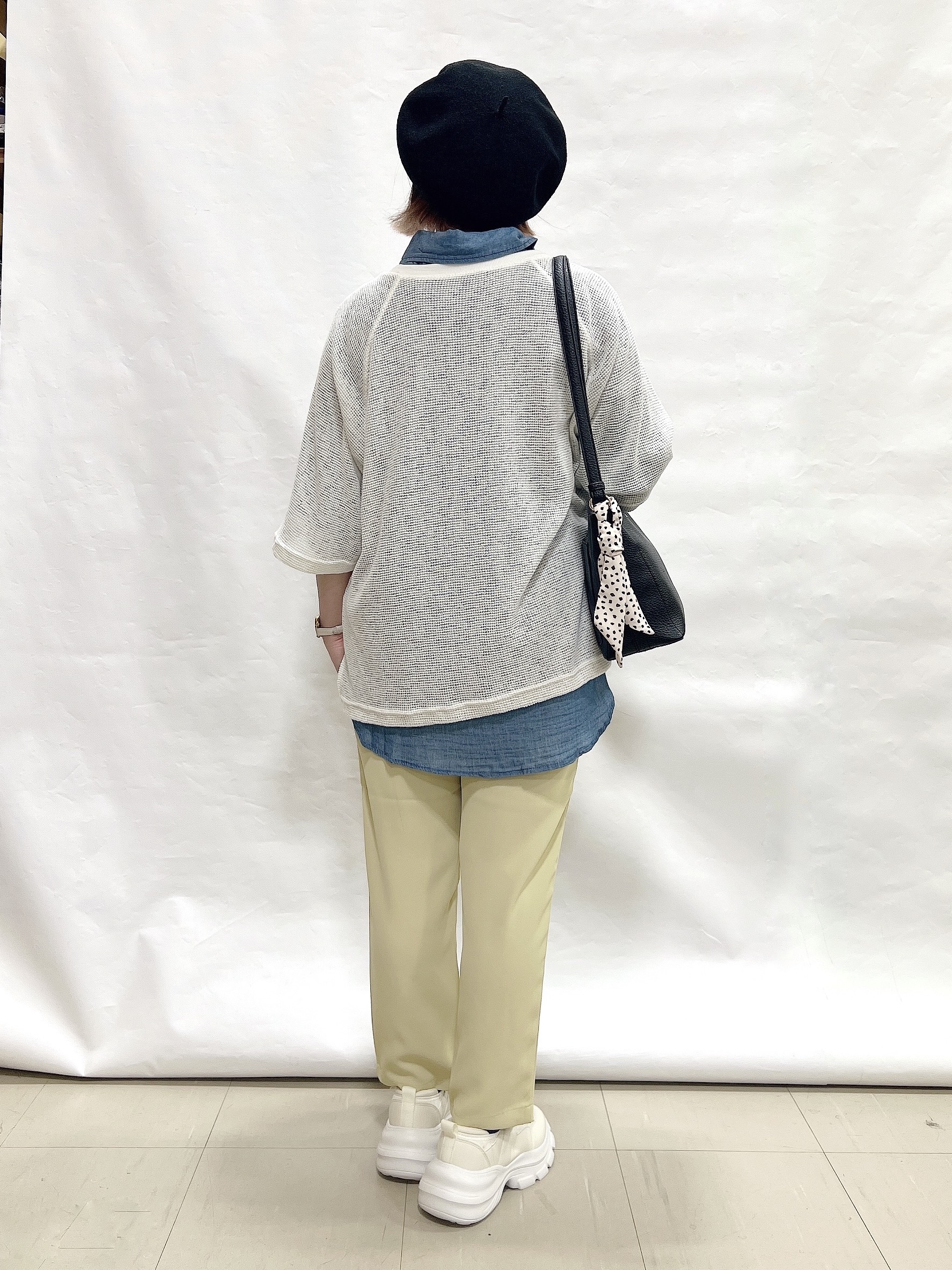 YUIさんの「SHOO･LA･RUE｜【綿100%/UV/S-LL/体型カバー】優しく透ける 柔らかシアーデニムシャツ」を使ったコーディネート