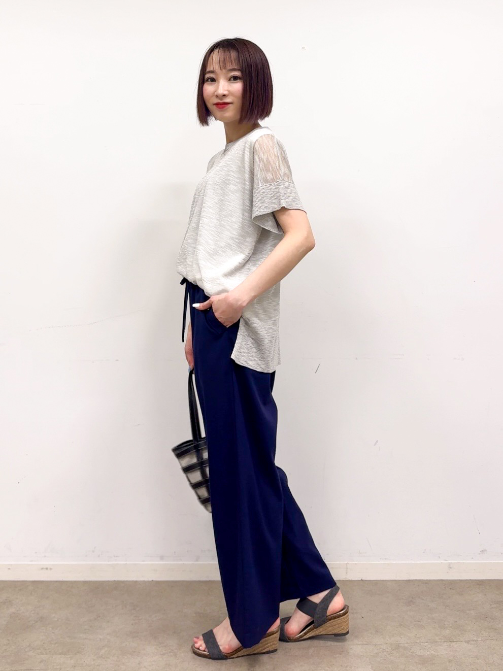 𝐜𝐡𝐢𝐤𝐚さんの「SHOO･LA･RUE｜【2点セット/S-LL/体型カバー】大人のこなれレイヤード シアーニット+タンクトップ」を使ったコーディネート