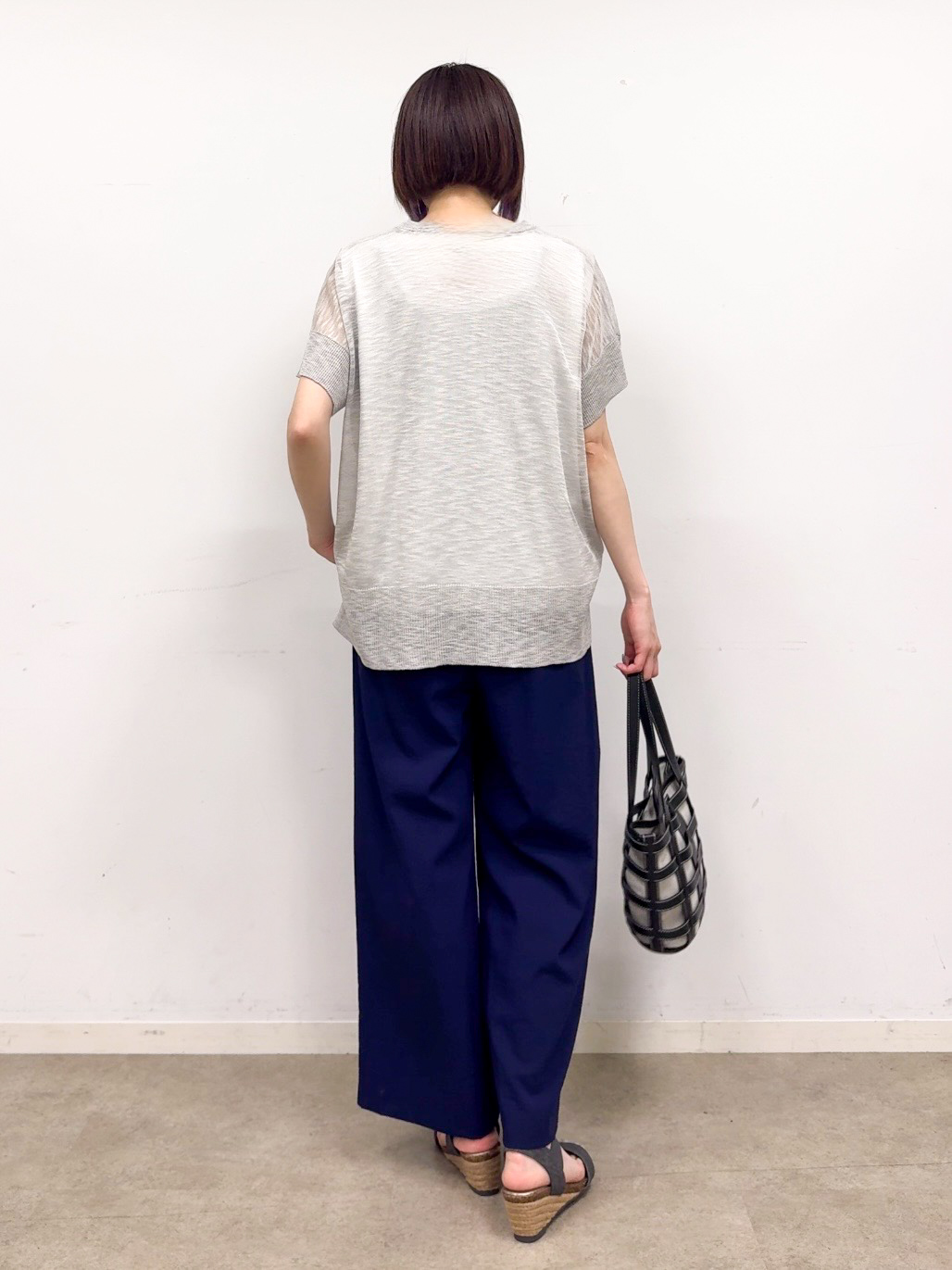 𝐜𝐡𝐢𝐤𝐚さんの「SHOO･LA･RUE｜【2点セット/S-LL/体型カバー】大人のこなれレイヤード シアーニット+タンクトップ」を使ったコーディネート