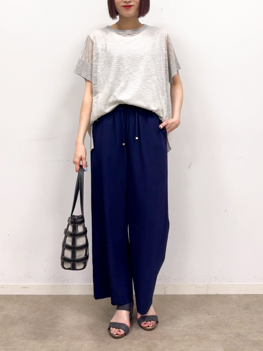 𝐜𝐡𝐢𝐤𝐚さんの「SHOO･LA･RUE｜【2点セット/S-LL/体型カバー】大人のこなれレイヤード シアーニット+タンクトップ」を使ったコーディネート