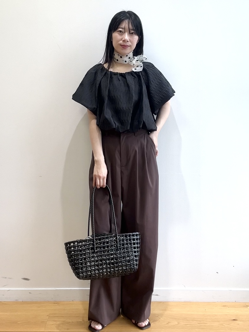 RINAさんの「OPAQUE.CLIP｜【透けにくい／防シワ】タックワイドパンツ《UVケア・吸水速乾・洗濯機OK》」を使ったコーディネート