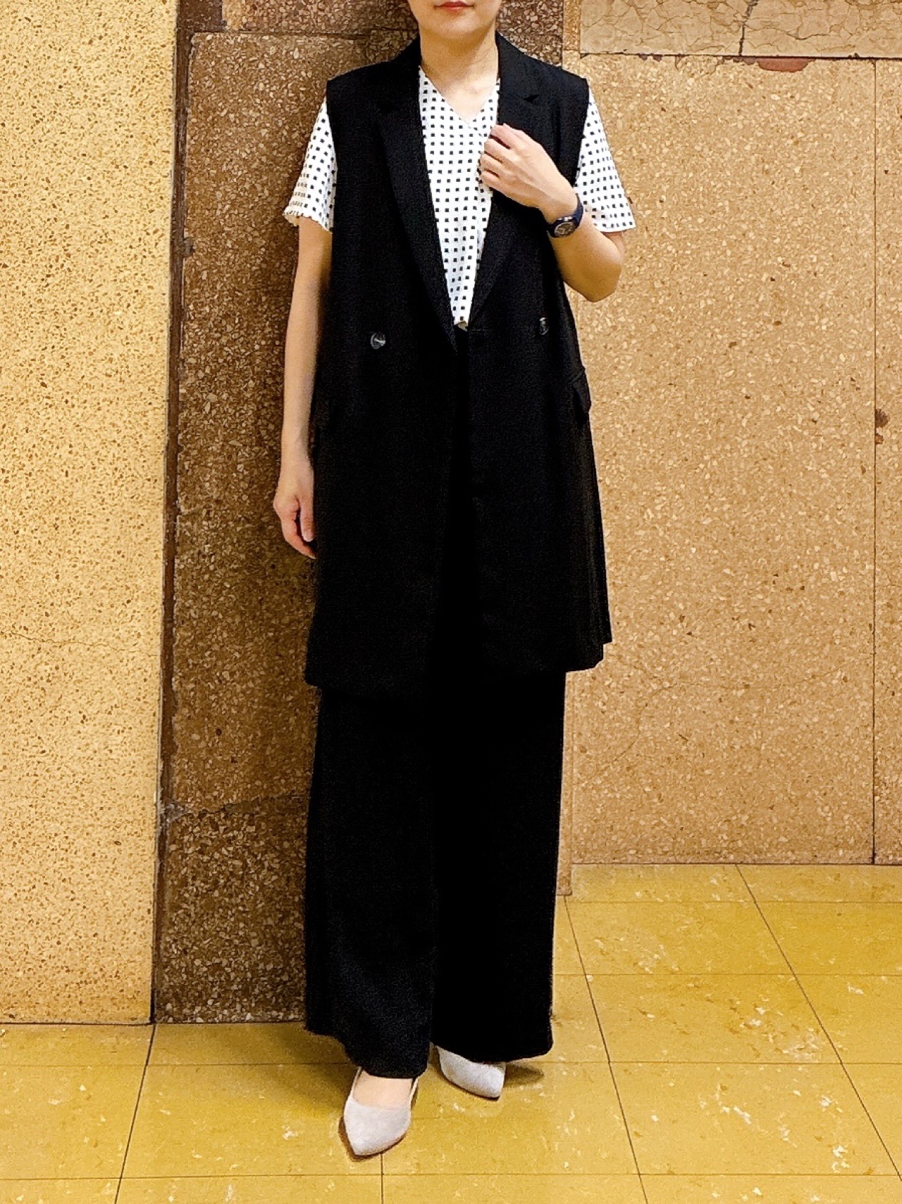 hattoriさんの「INDIVI｜【さらに軽く軽快！／着る日傘】颯爽ジレジャケット」を使ったコーディネート