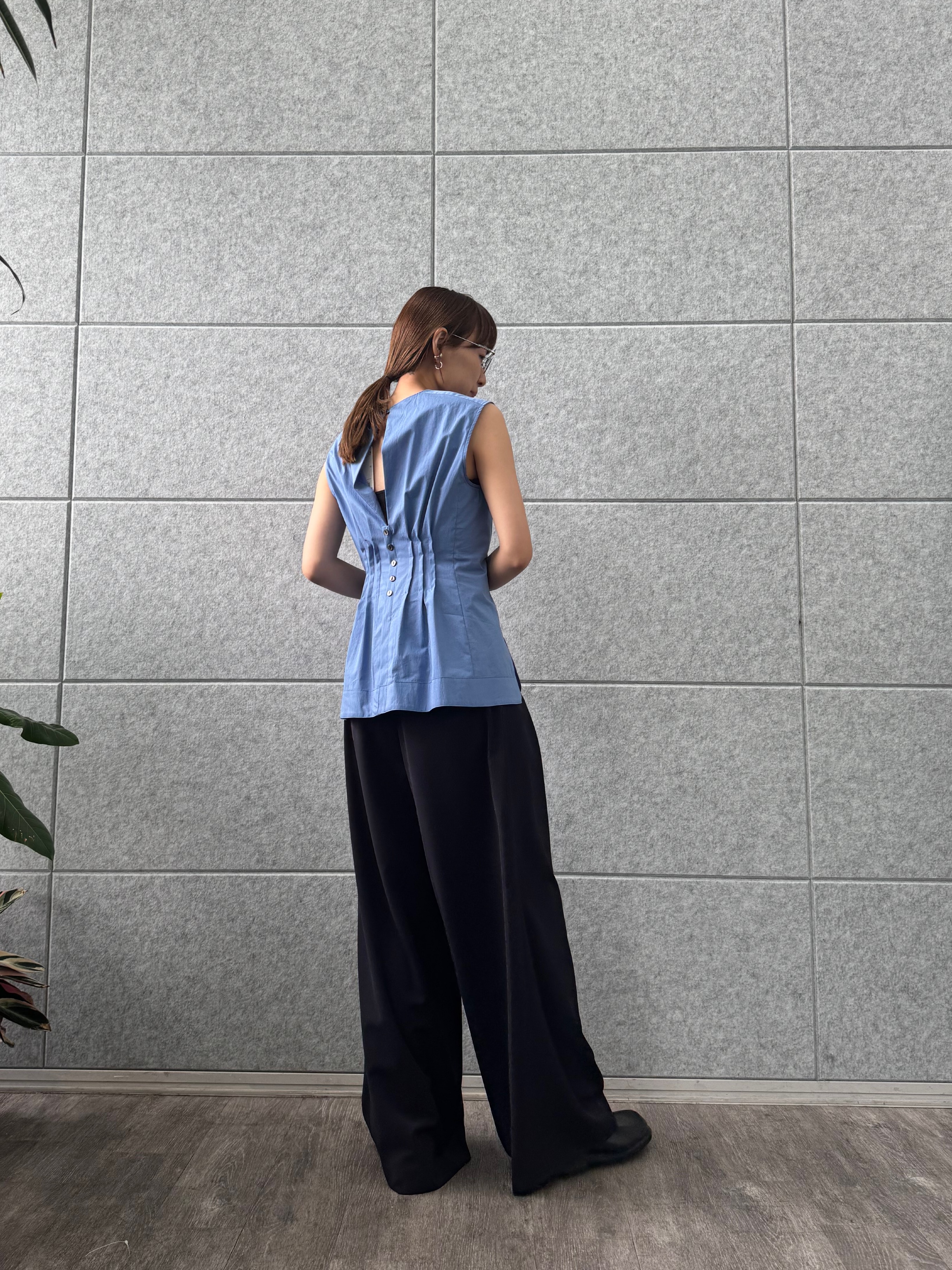designer yukaさんの「CODE A｜back tack blouse」を使ったコーディネート