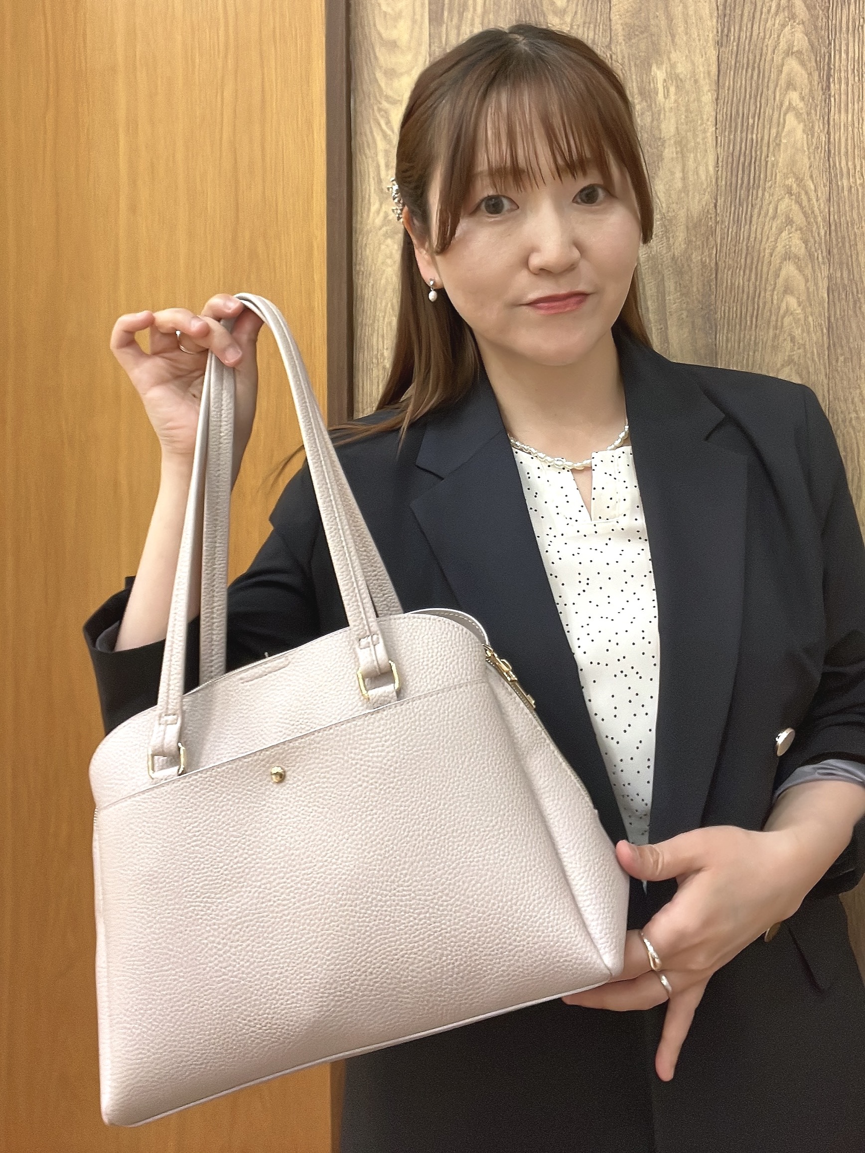 ゆっきーさんの「SHOO･LA･RUE｜【ひんやり/UV/セットアップ可】洗濯後しわになりにくい スキッパーブラウス」を使ったコーディネート