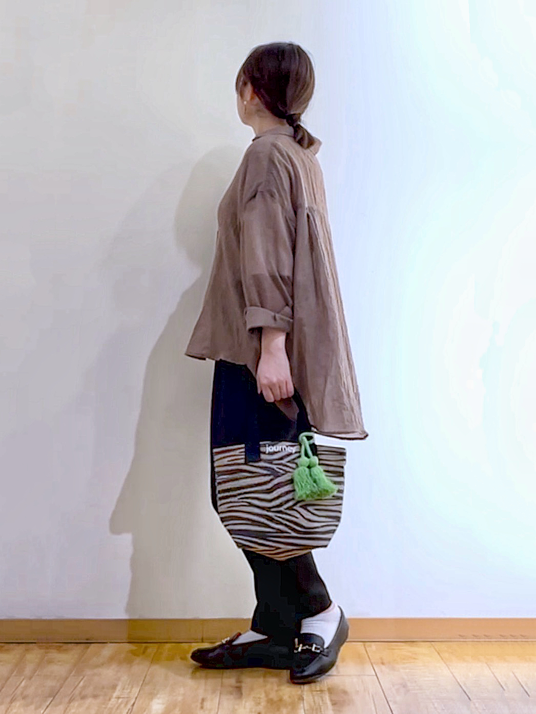 かのさんの「SHOO･LA･RUE｜【体型カバー】ふんわり質感 やわらかこなれシアーシャツ」を使ったコーディネート