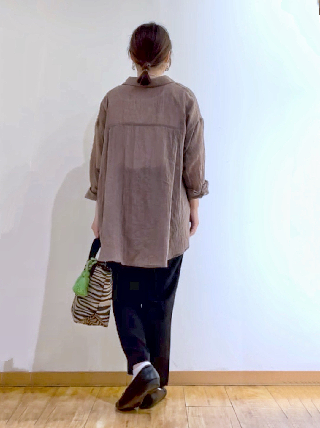 かのさんの「SHOO･LA･RUE｜【体型カバー】ふんわり質感 やわらかこなれシアーシャツ」を使ったコーディネート