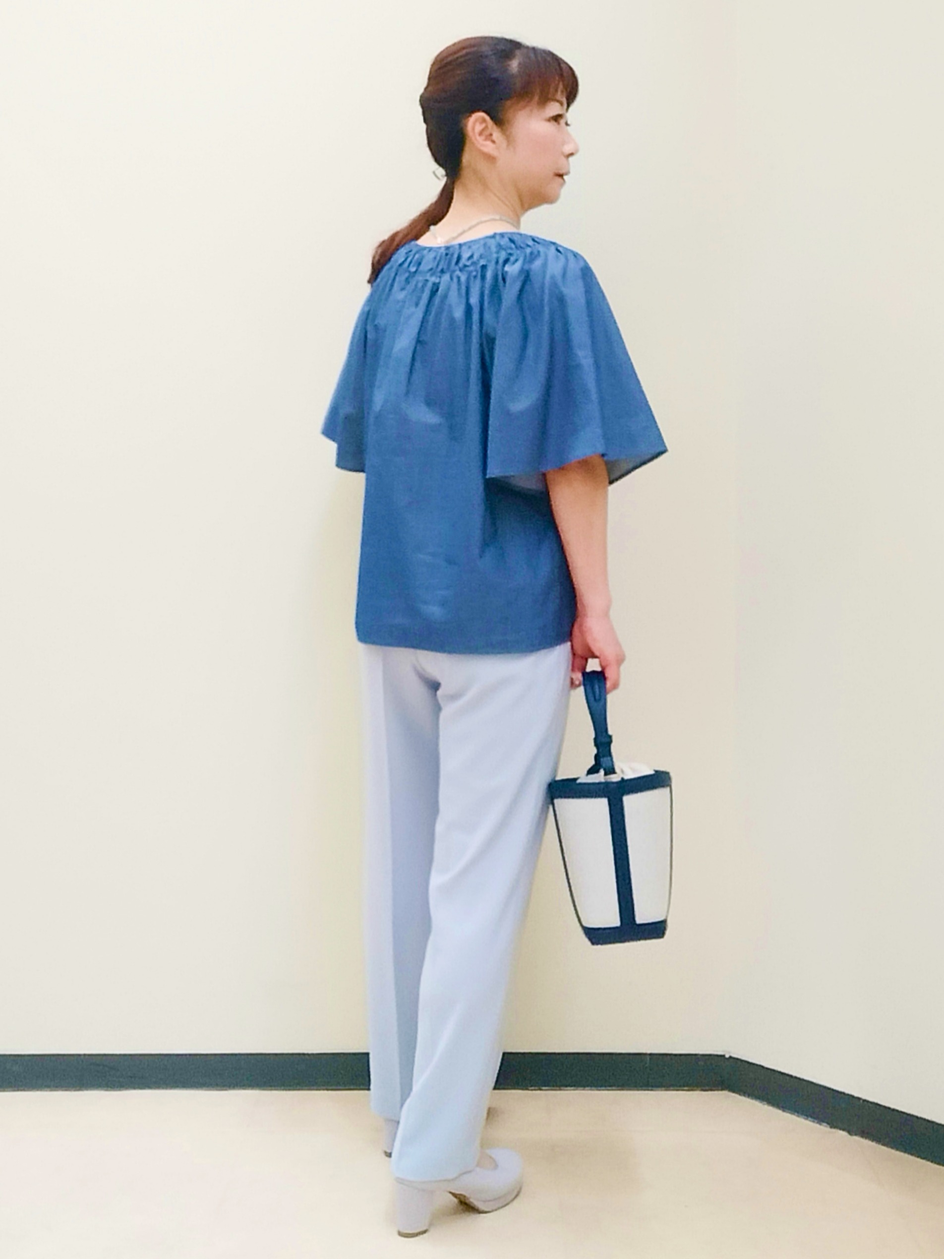 花さんの「Reflect｜【UVカット／接触冷感／セットアップ可】センタープレステーパードパンツ」を使ったコーディネート