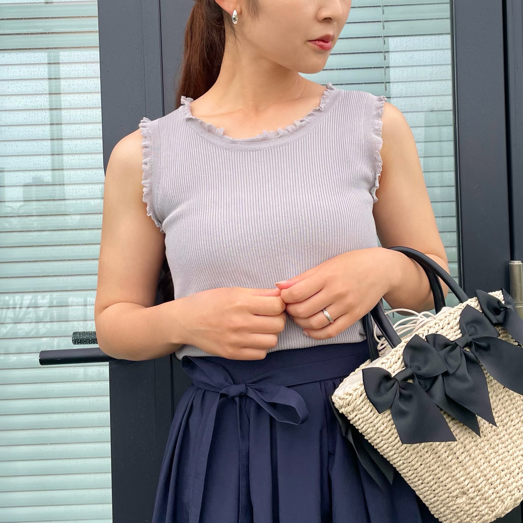makiさんの「Couture brooch｜【洗える】ショート丈 シアーシャツ」を使ったコーディネート