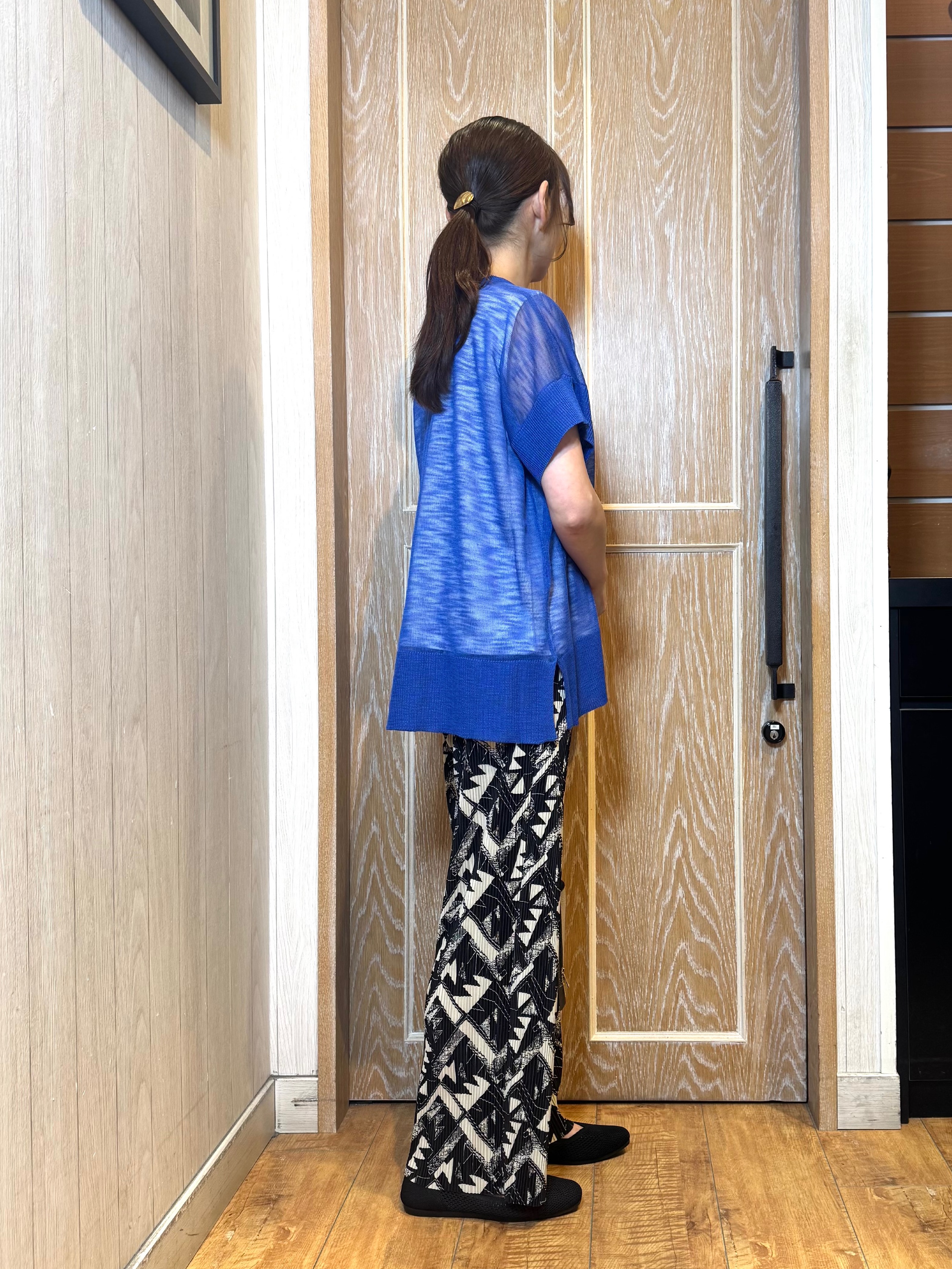 KAORIさんの「SHOO･LA･RUE｜【2点セット/S-LL/体型カバー】大人のこなれレイヤード シアーニット+タンクトップ」を使ったコーディネート