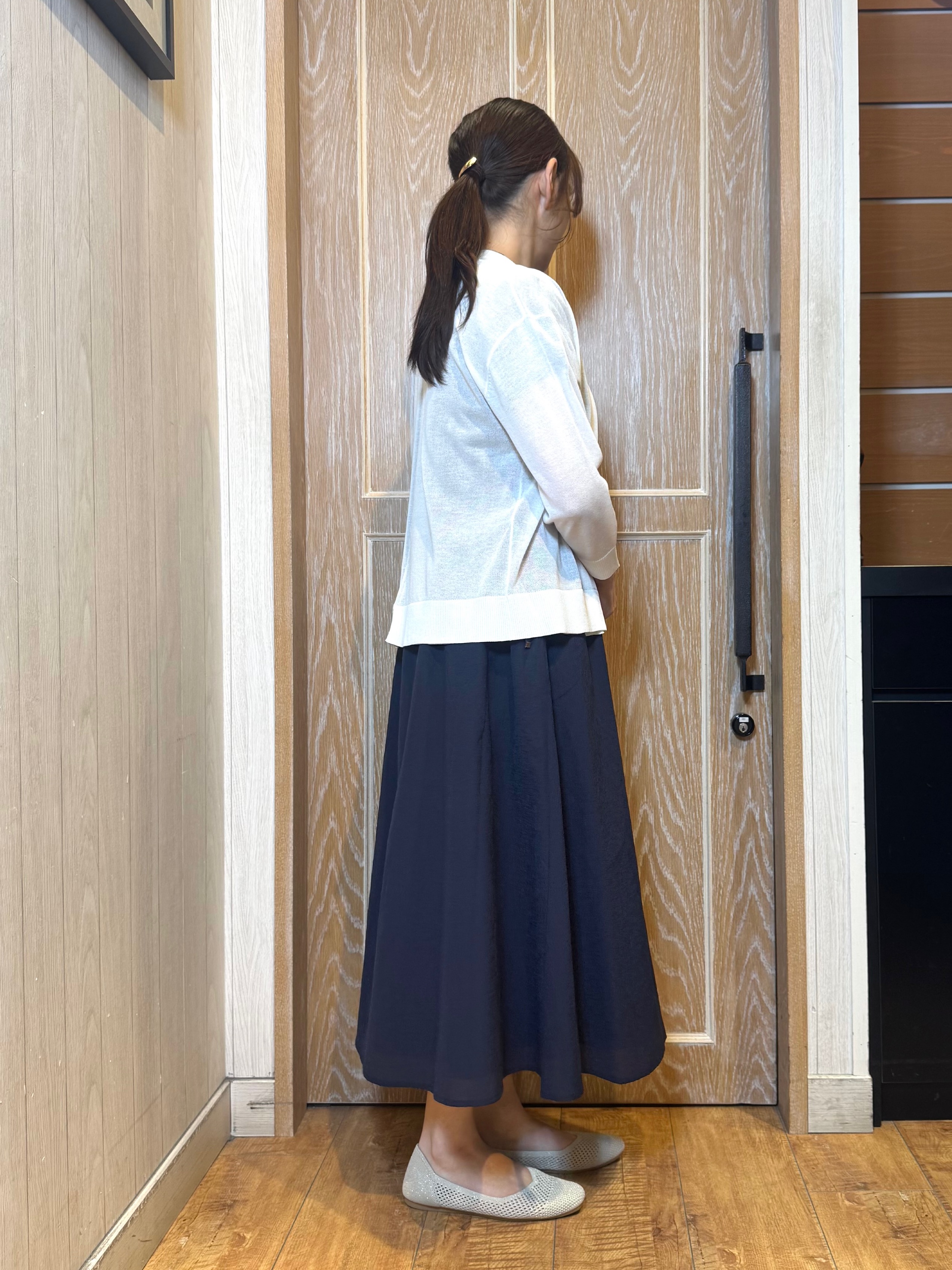 KAORIさんの「SHOO･LA･RUE｜【ひんやり/洗濯機可/S-LL】オンにもオフにも マルチに使えるボタンレスカーディガン」を使ったコーディネート