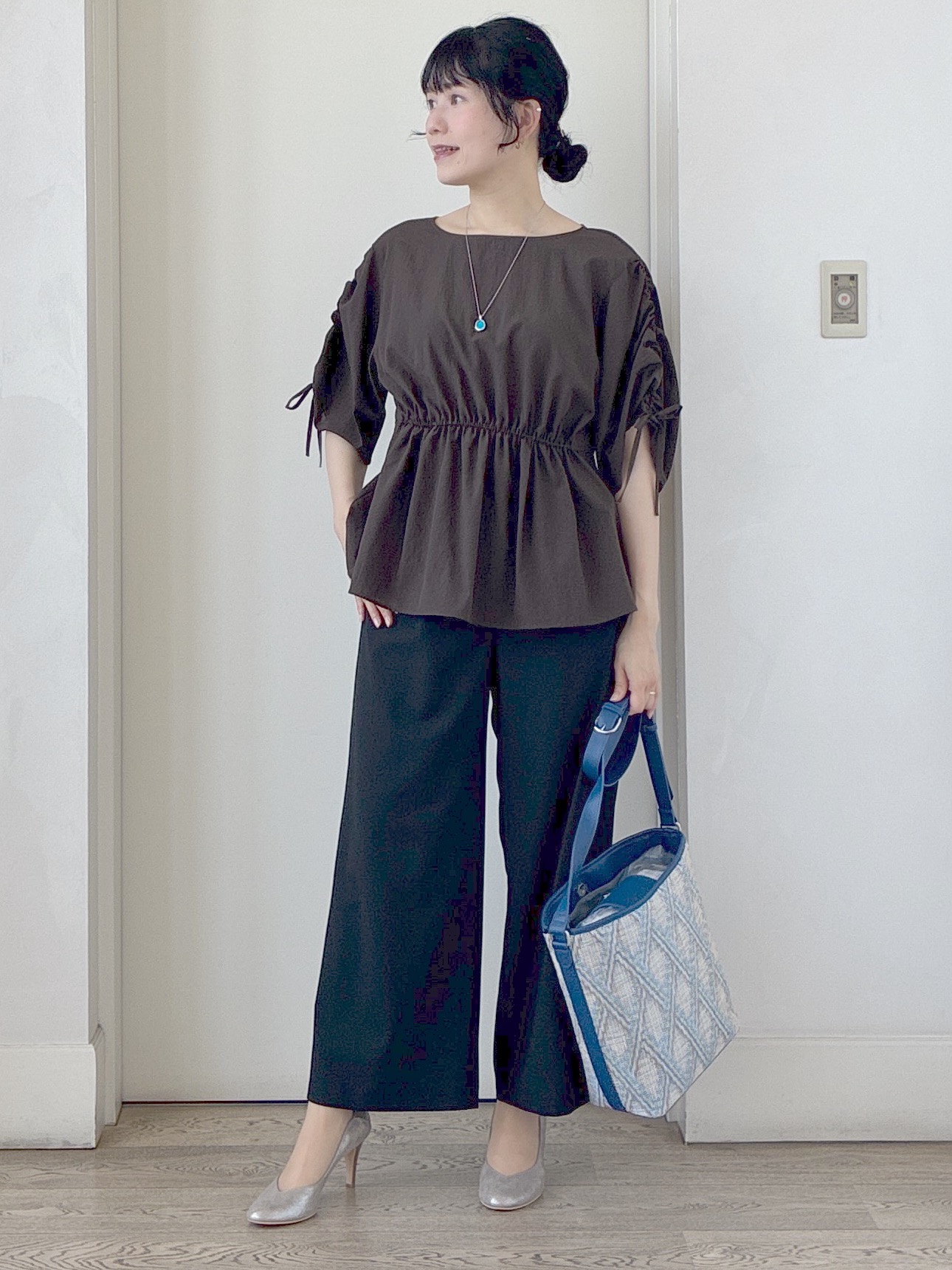  beni_gingerさんの「Reflect｜【通気性あり／涼しい／マシンウォッシャブル】ウエストギャザーブラウス」を使ったコーディネート