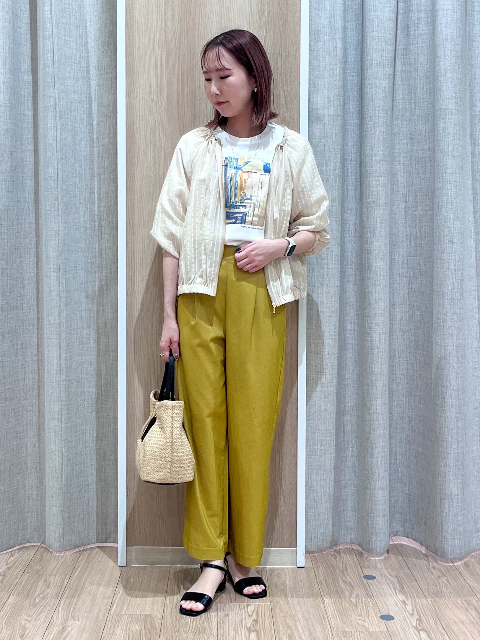 みーちゃんさんの「grove｜気温調整にも◎ブラウス感覚で羽織れるシアーブルゾン」を使ったコーディネート