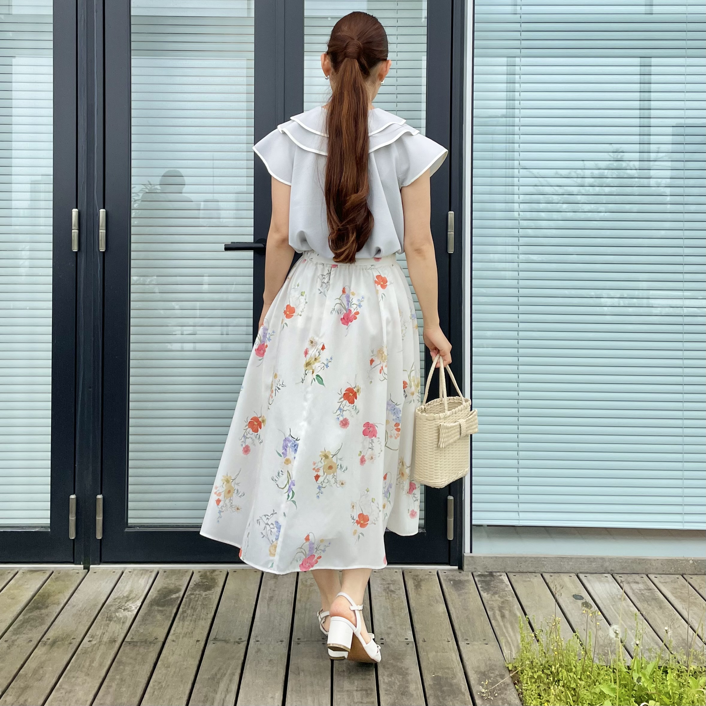 makiさんの「Couture brooch｜【洗濯機可】マリンカラー ブラウス」を使ったコーディネート