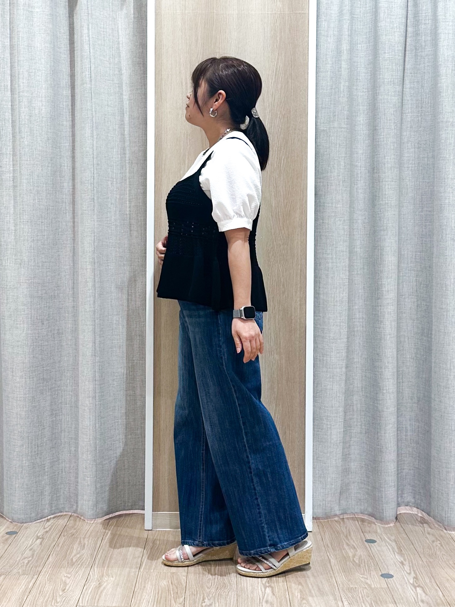 naoさんの「grove｜【2点SET】着るだけで完成、透かし編みニットビスチェ&times;ブラウス」を使ったコーディネート