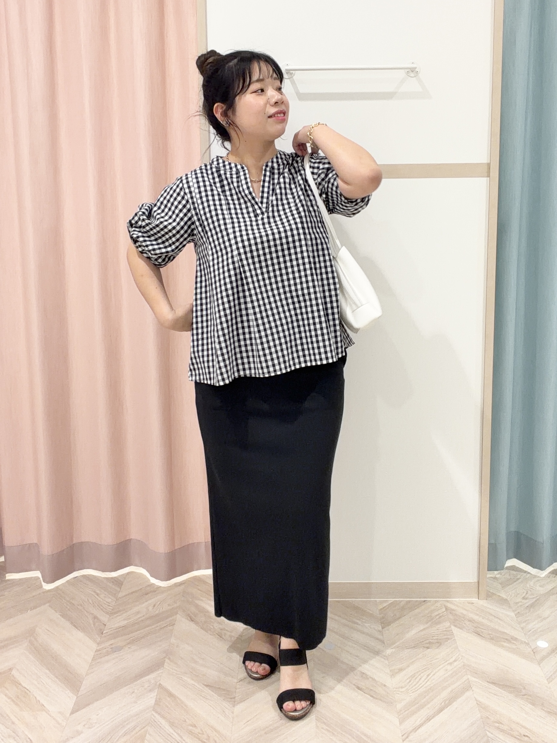 まちゃんなちゃんさんの「SHOO･LA･RUE｜【高レビュー/洗濯後しわになりにくい/インせず着られる】自然に体型カバー 麻調ペプラムブラウス」を使ったコーディネート