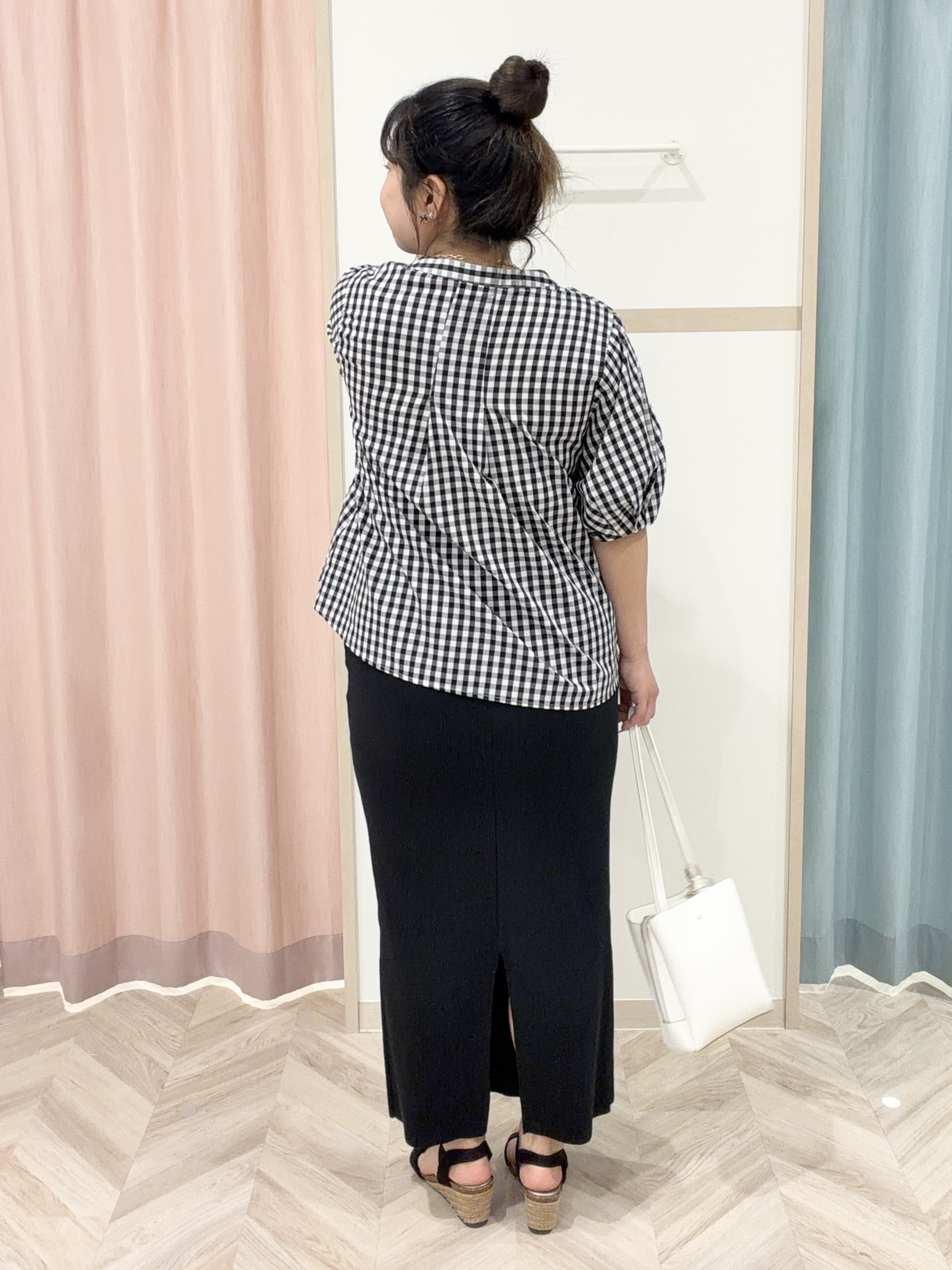 まちゃんなちゃんさんの「SHOO･LA･RUE｜【高レビュー/洗濯後しわになりにくい/インせず着られる】自然に体型カバー 麻調ペプラムブラウス」を使ったコーディネート