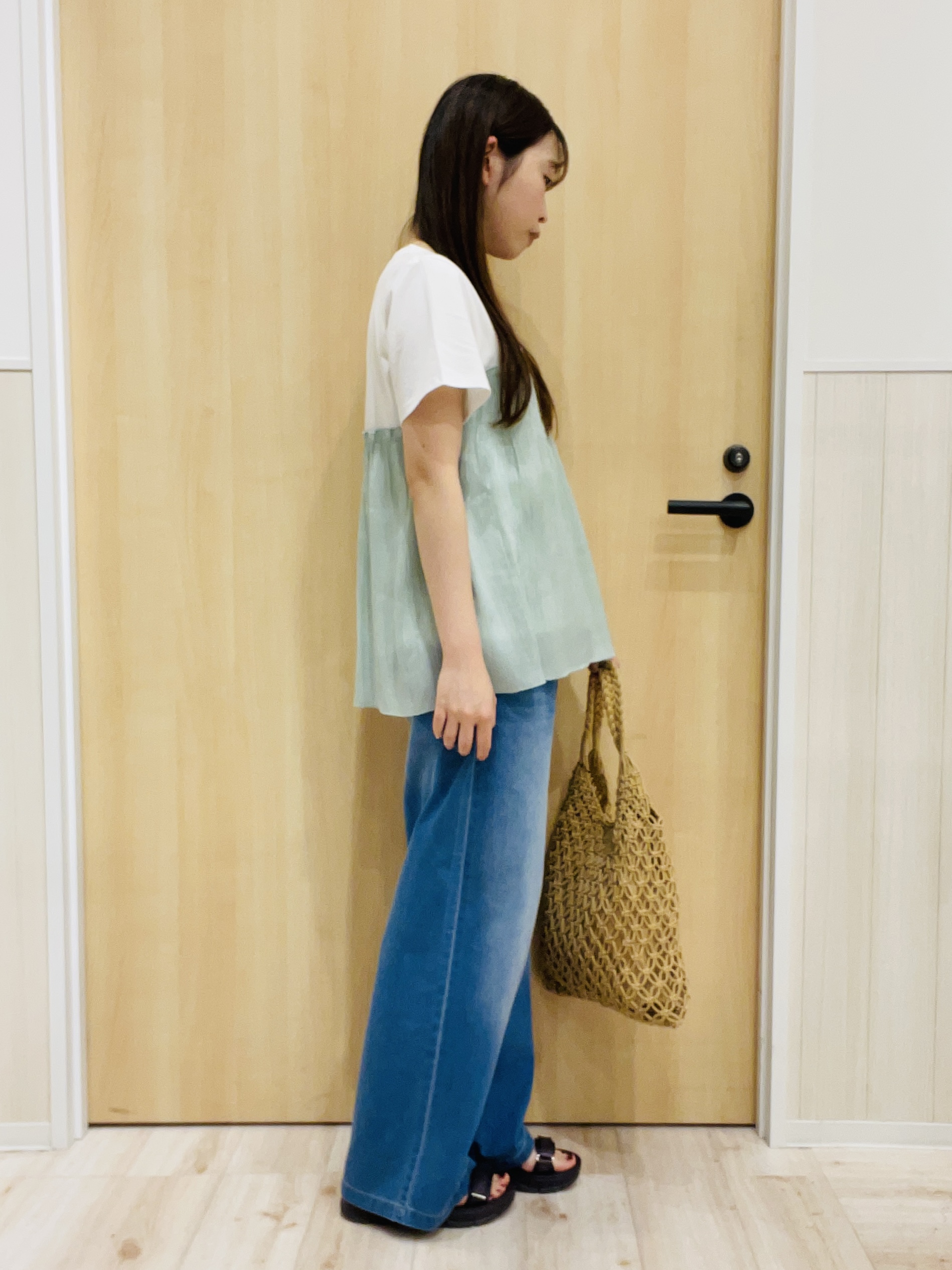 minamiさんの「SHOO･LA･RUE｜【ひんやり/S-LL】1枚でインせず決まる きらきらビスチェ風Tシャツ」を使ったコーディネート