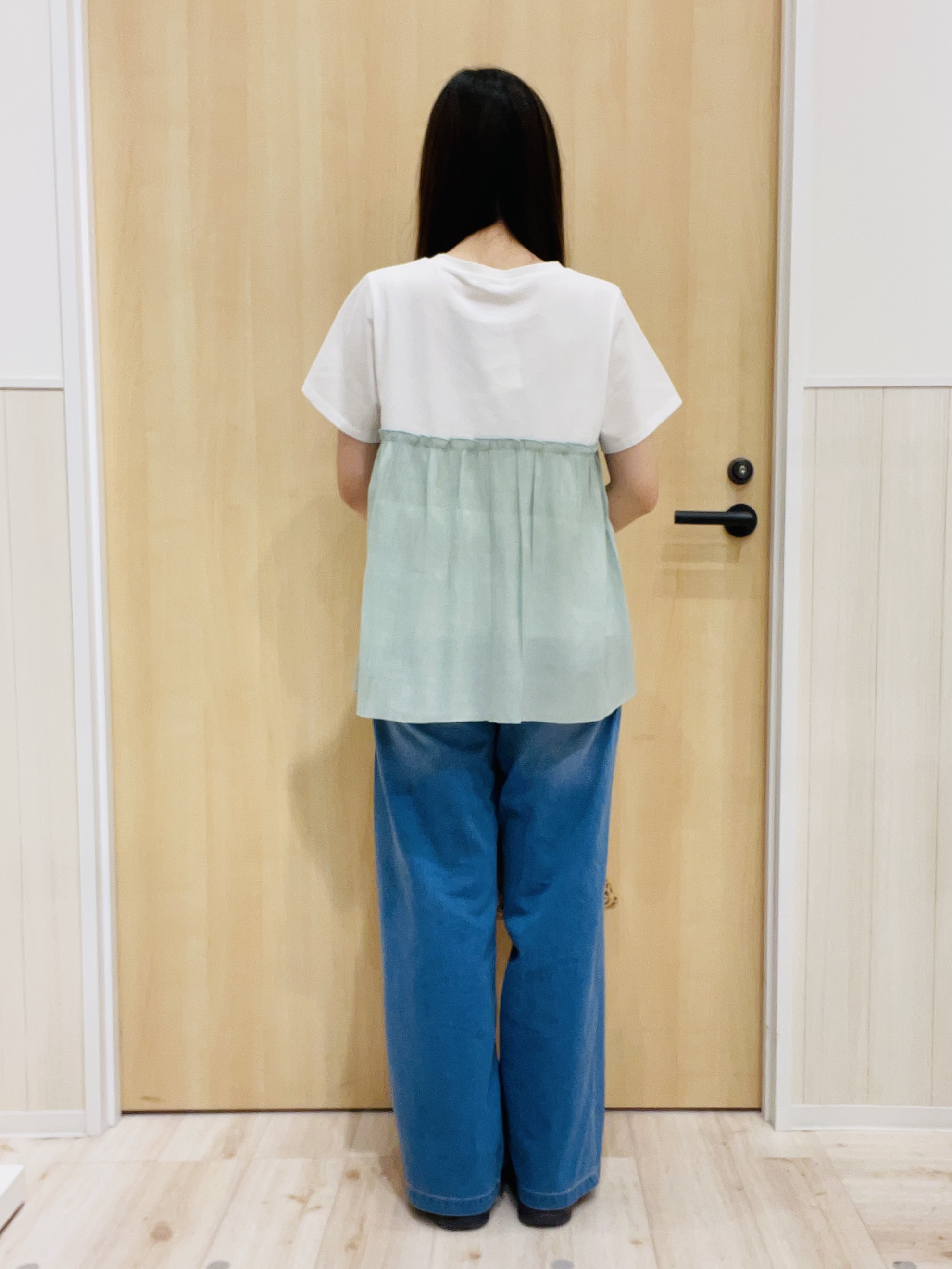 minamiさんの「SHOO･LA･RUE｜【ひんやり/S-LL】1枚でインせず決まる きらきらビスチェ風Tシャツ」を使ったコーディネート