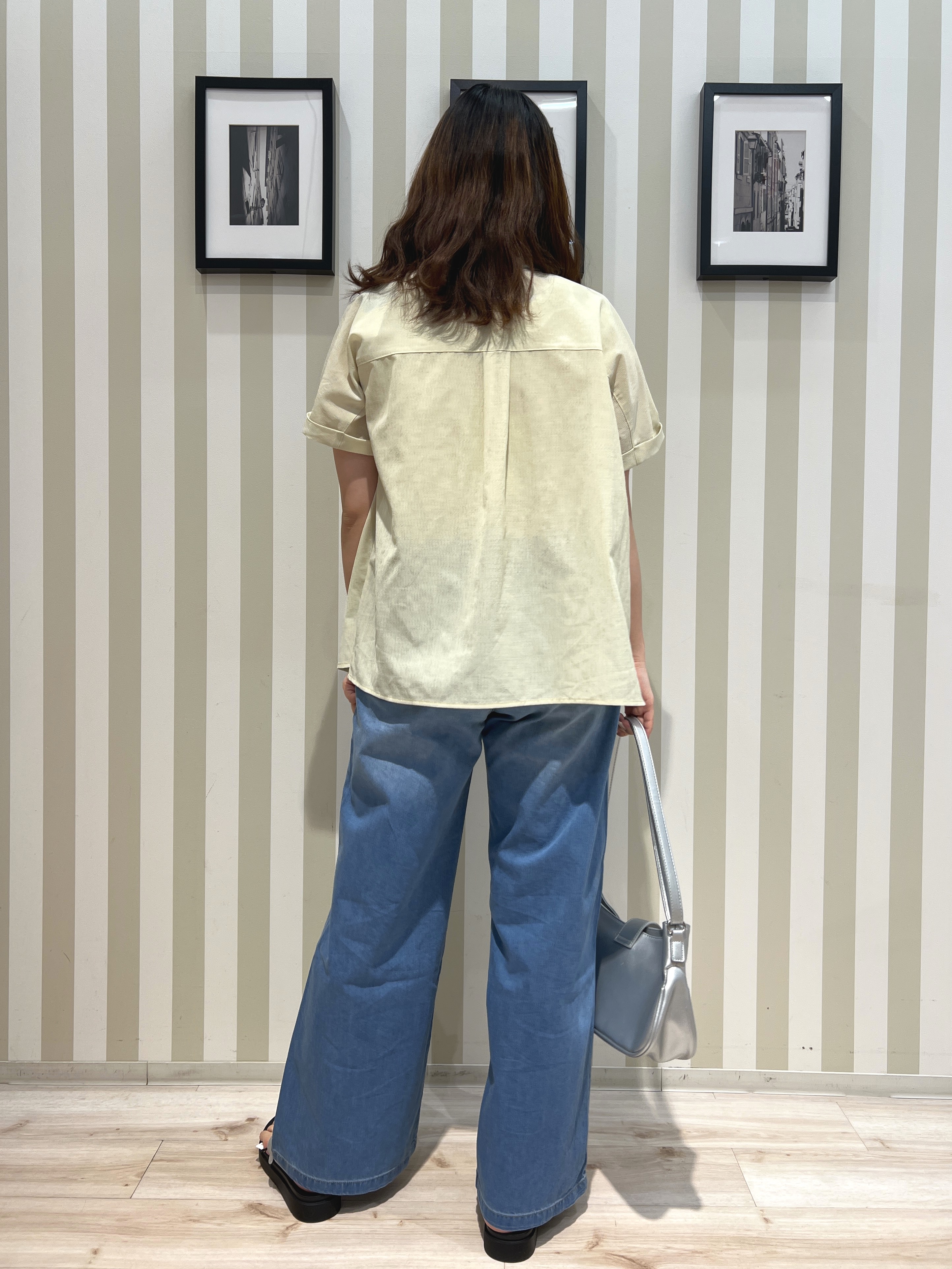 manaさんの「SHOO･LA･RUE｜【さらり快適/洗濯機可/S-LL】風が通り抜ける 半袖バンドカラーシアーシャツ」を使ったコーディネート