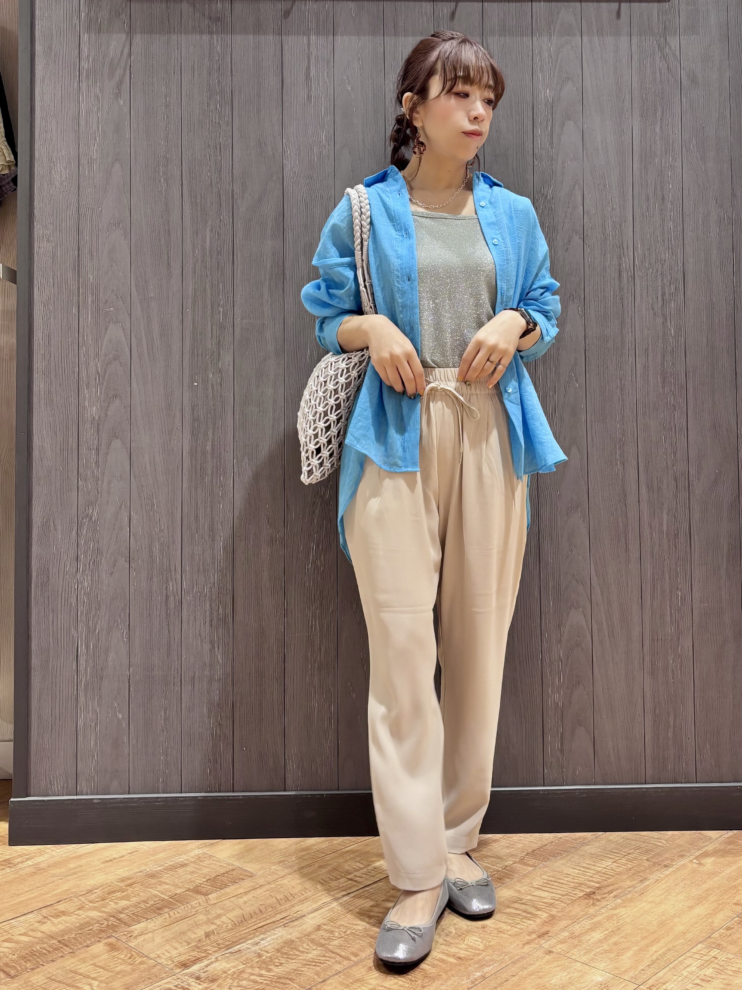 meiさんの「SHOO･LA･RUE｜【体型カバー】ふんわり質感 やわらかこなれシアーシャツ」を使ったコーディネート