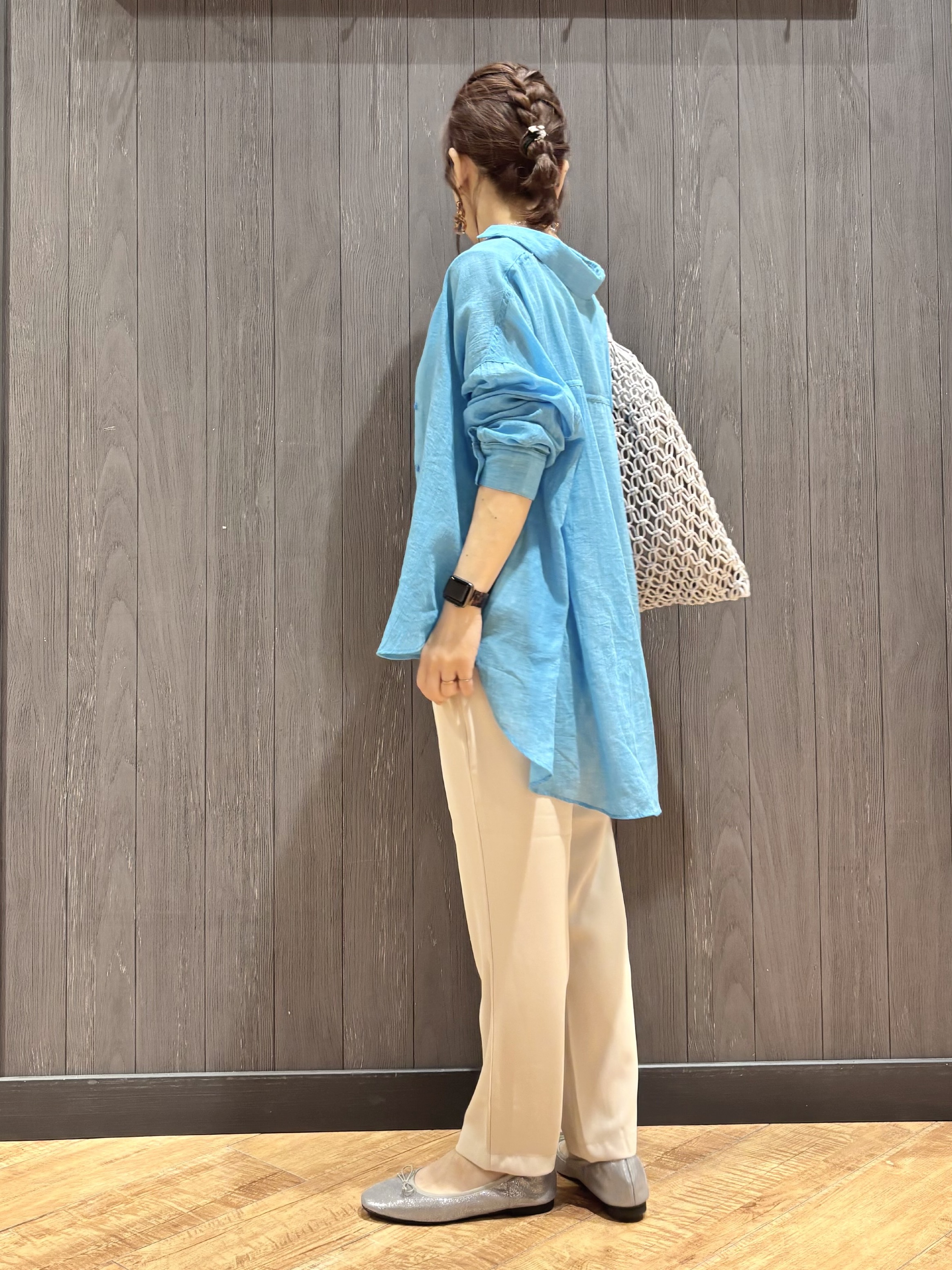 meiさんの「SHOO･LA･RUE｜【体型カバー】ふんわり質感 やわらかこなれシアーシャツ」を使ったコーディネート