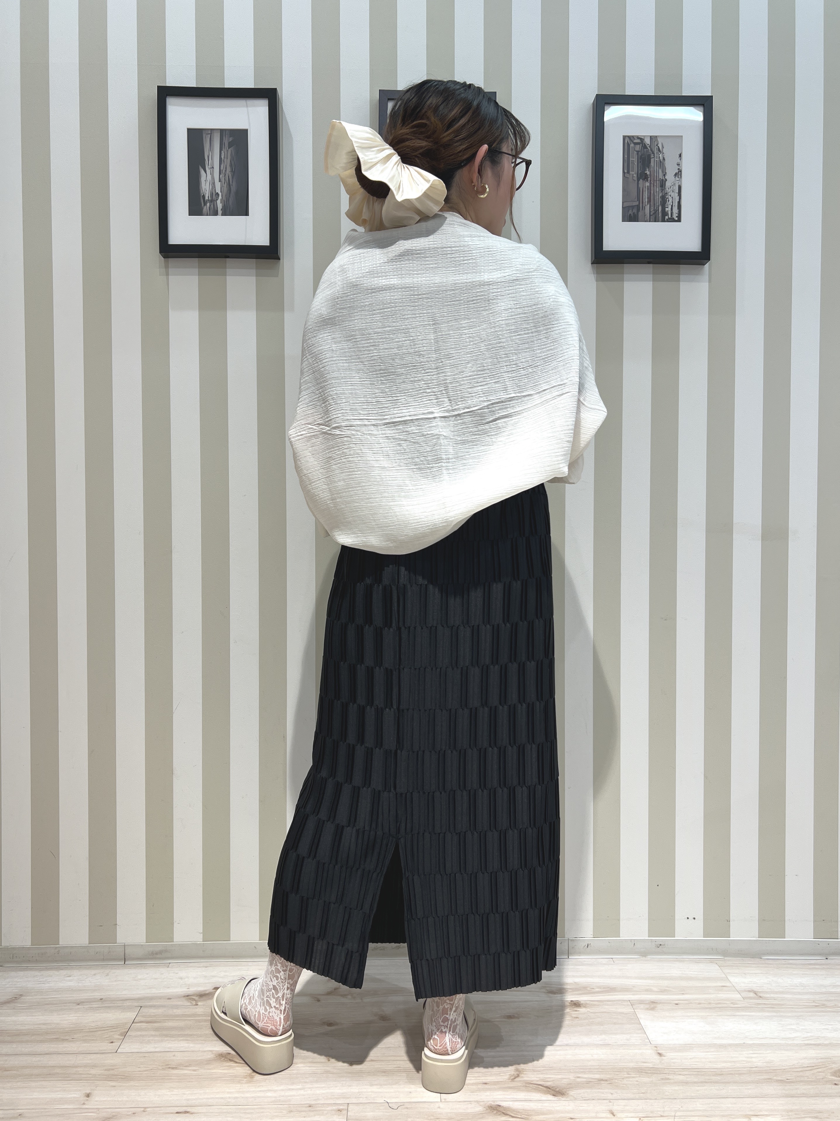 manaさんの「SHOO･LA･RUE｜【洗濯機可/S-LL】金ボタンが上品 カノコ編み配色クルーネックニット」を使ったコーディネート