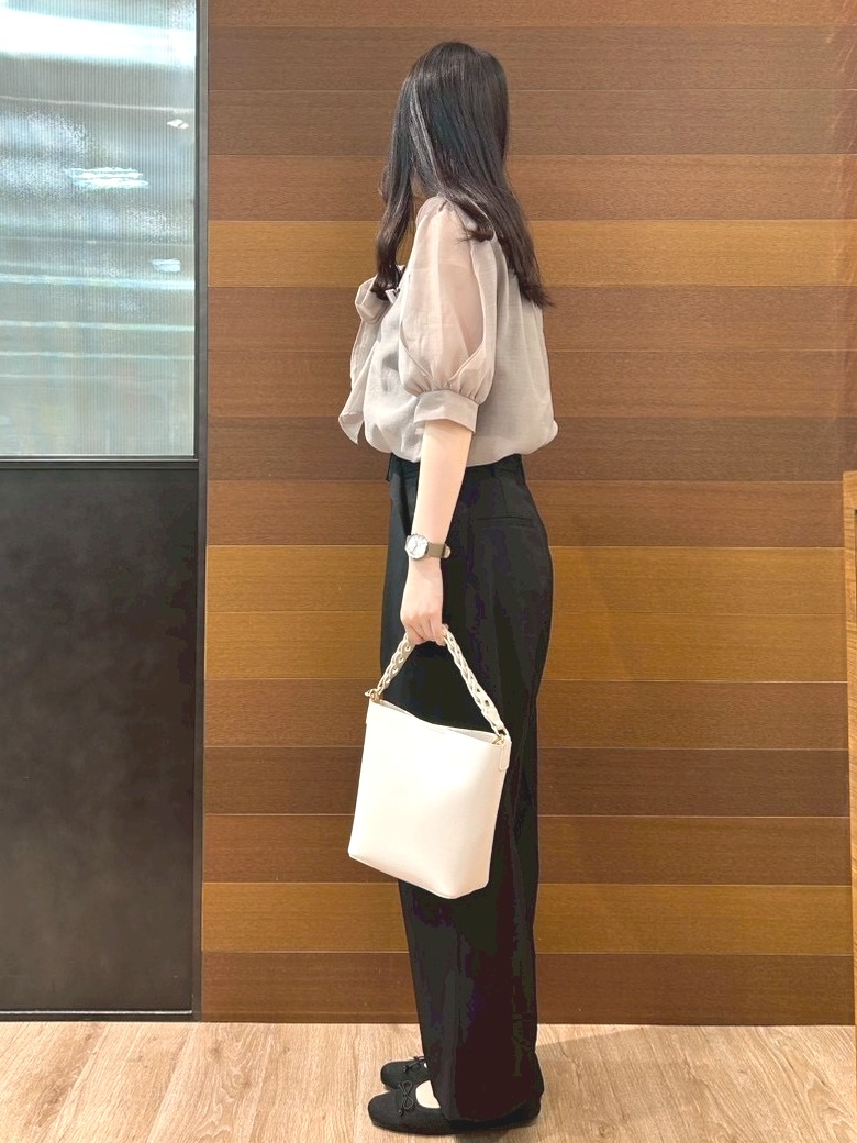 hinaさんの「OPAQUE.CLIP｜オーガンシアーリボンフリルブラウス【洗濯機OK／イージーアイロン】」を使ったコーディネート