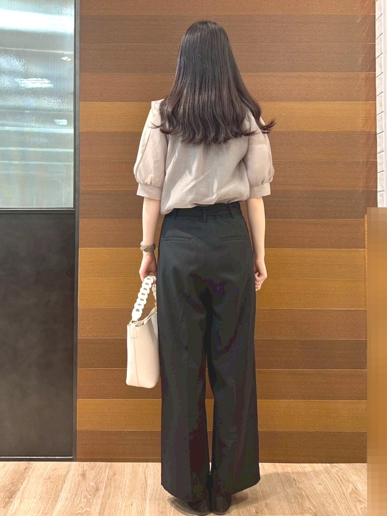 hinaさんの「OPAQUE.CLIP｜オーガンシアーリボンフリルブラウス【洗濯機OK／イージーアイロン】」を使ったコーディネート