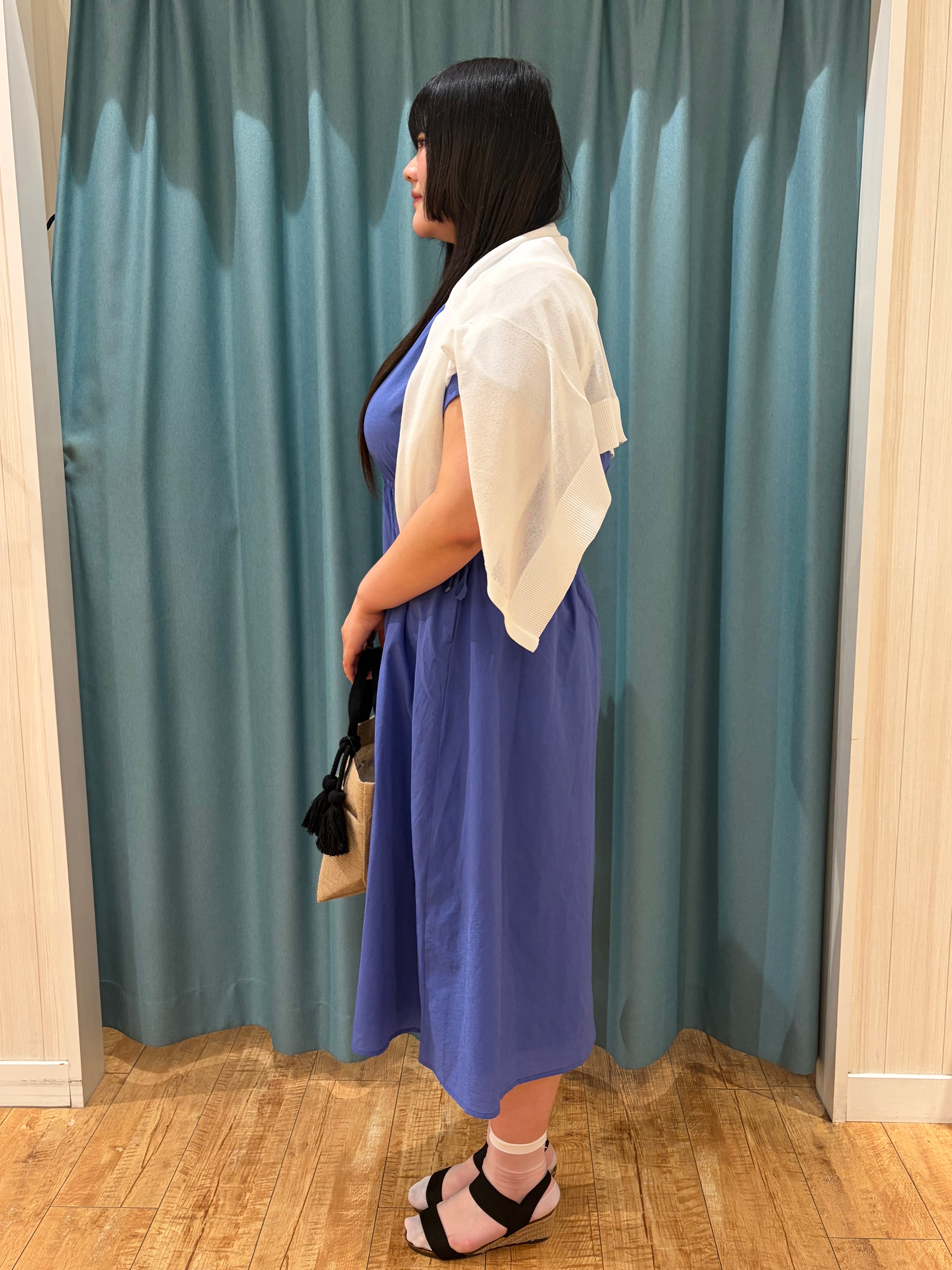 うりさんの「SHOO･LA･RUE｜【ひんやり/洗濯機可/S-LL】オンにもオフにも マルチに使えるボタンレスカーディガン」を使ったコーディネート