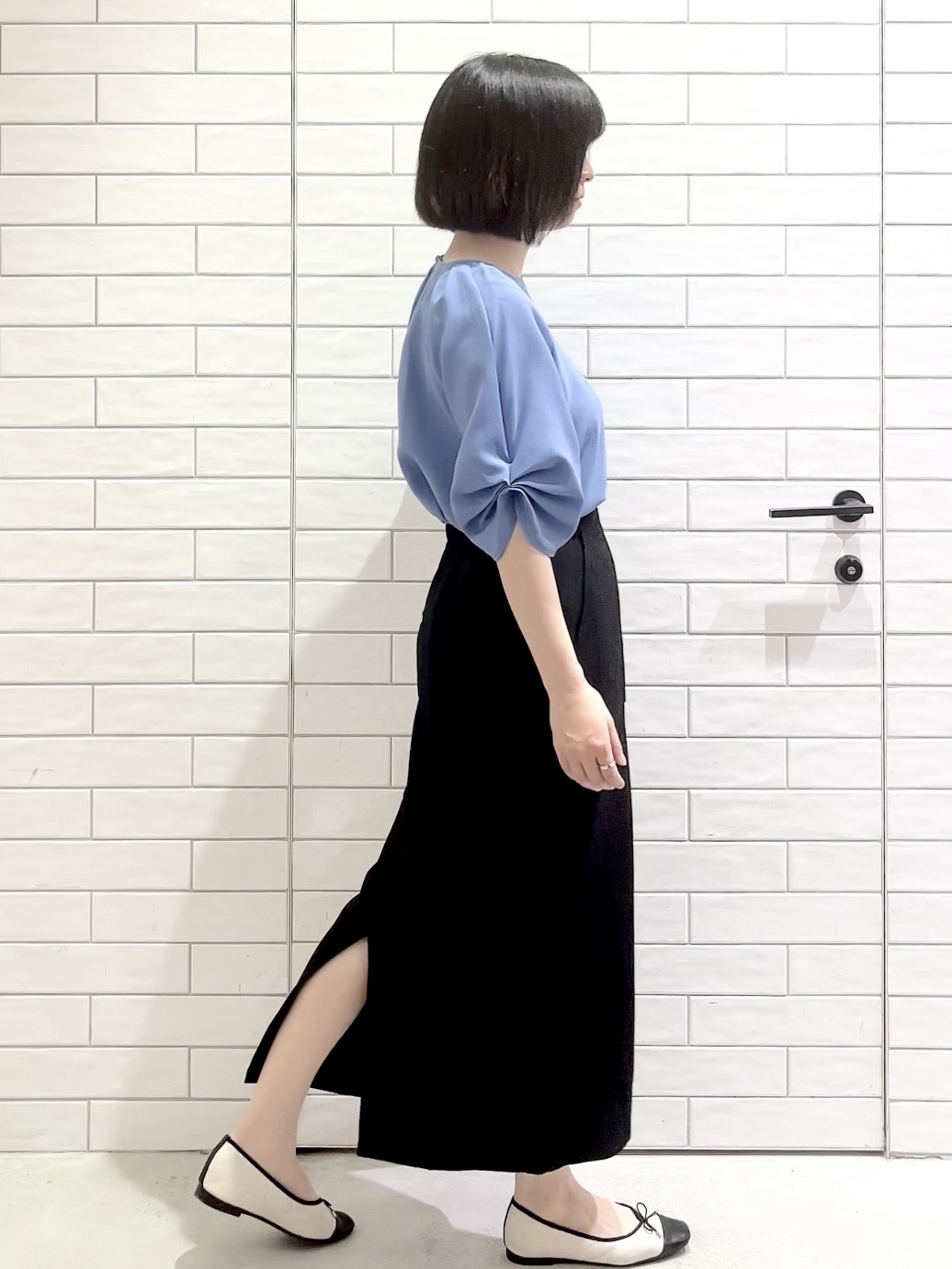 しおりさんの「OPAQUE.CLIP｜【接触冷感／吸水速乾】リネンライク タックスリーブブラウス《セットアップ対応／洗濯機OK》」を使ったコーディネート