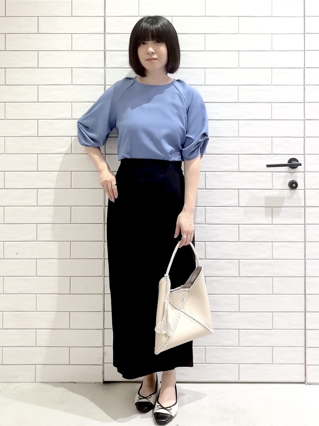 しおりさんの「OPAQUE.CLIP｜【接触冷感／吸水速乾】リネンライク タックスリーブブラウス《セットアップ対応／洗濯機OK》」を使ったコーディネート