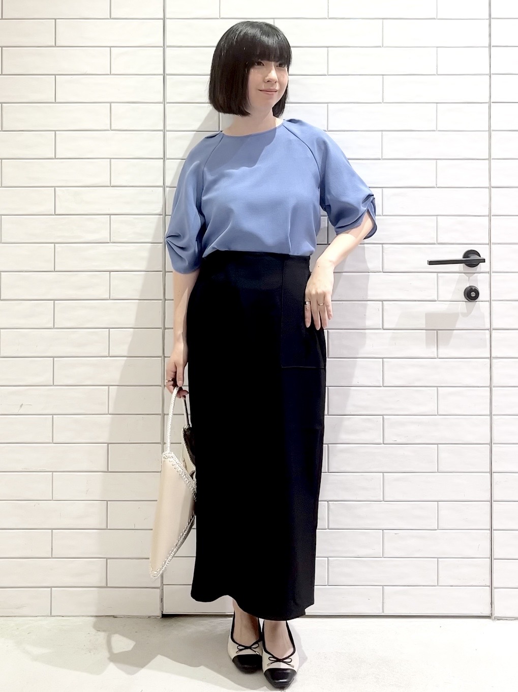 しおりさんの「OPAQUE.CLIP｜【接触冷感／吸水速乾】リネンライク タックスリーブブラウス《セットアップ対応／洗濯機OK》」を使ったコーディネート