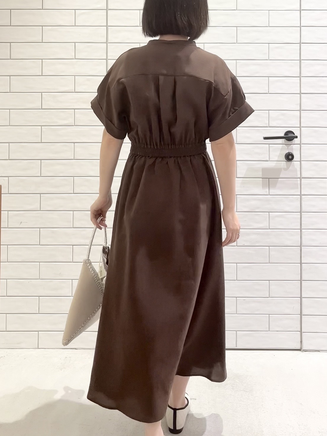 しおりさんの「OPAQUE.CLIP｜【接触冷感／吸水速乾】リネンライク シャツワンピース《洗濯機OK》」を使ったコーディネート